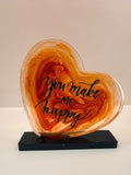 Handgemaakt decoratiehart met tekst, gemaakt in mooie kleurcombinaties. Een uniek en persoonlijk cadeautje voor iemand die je lief is. Met liefde gemaakt door By Jaike.