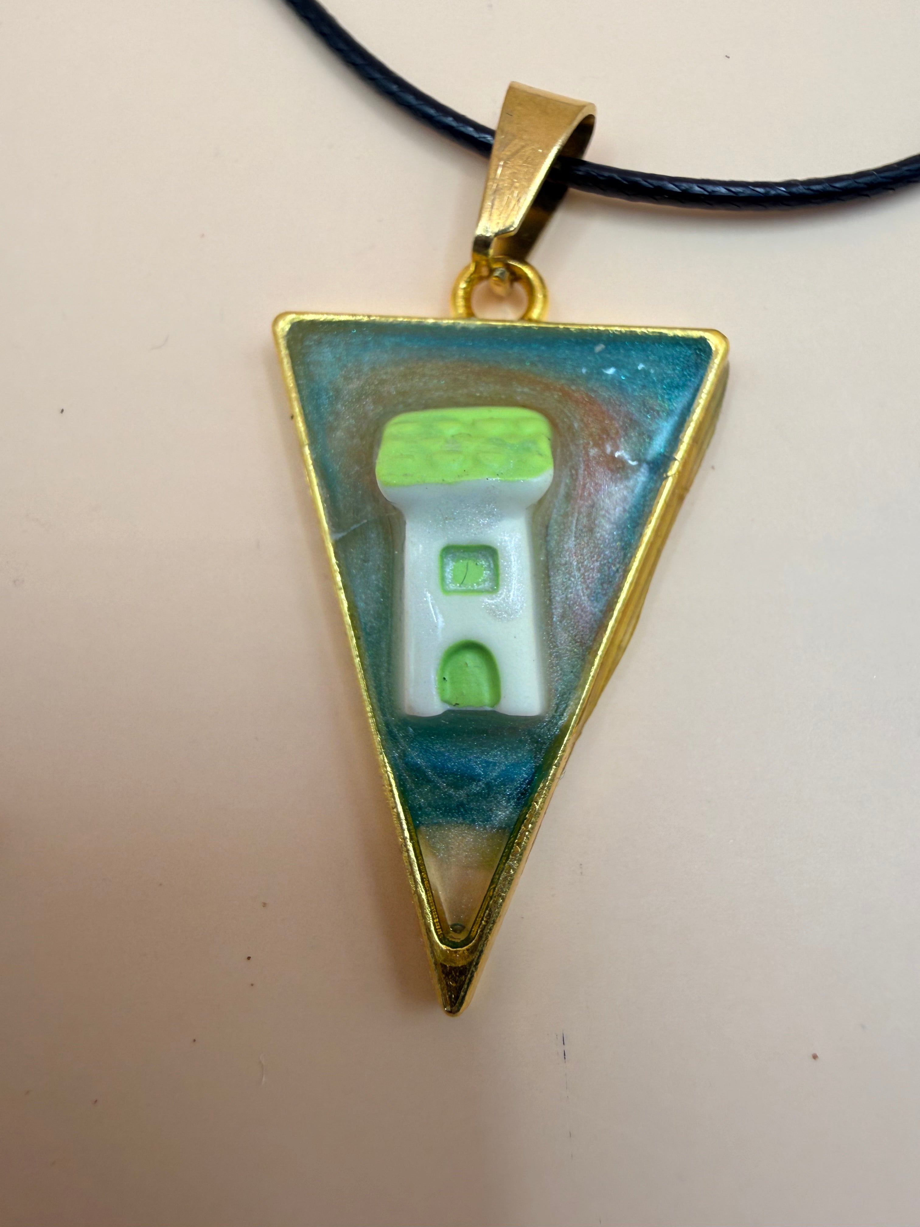 Een handgemaakte ketting van By Jaike. Een uniek en persoonlijk sieraad, met liefde gemaakt. Leuk voor jezelf of als origineel cadeautje.