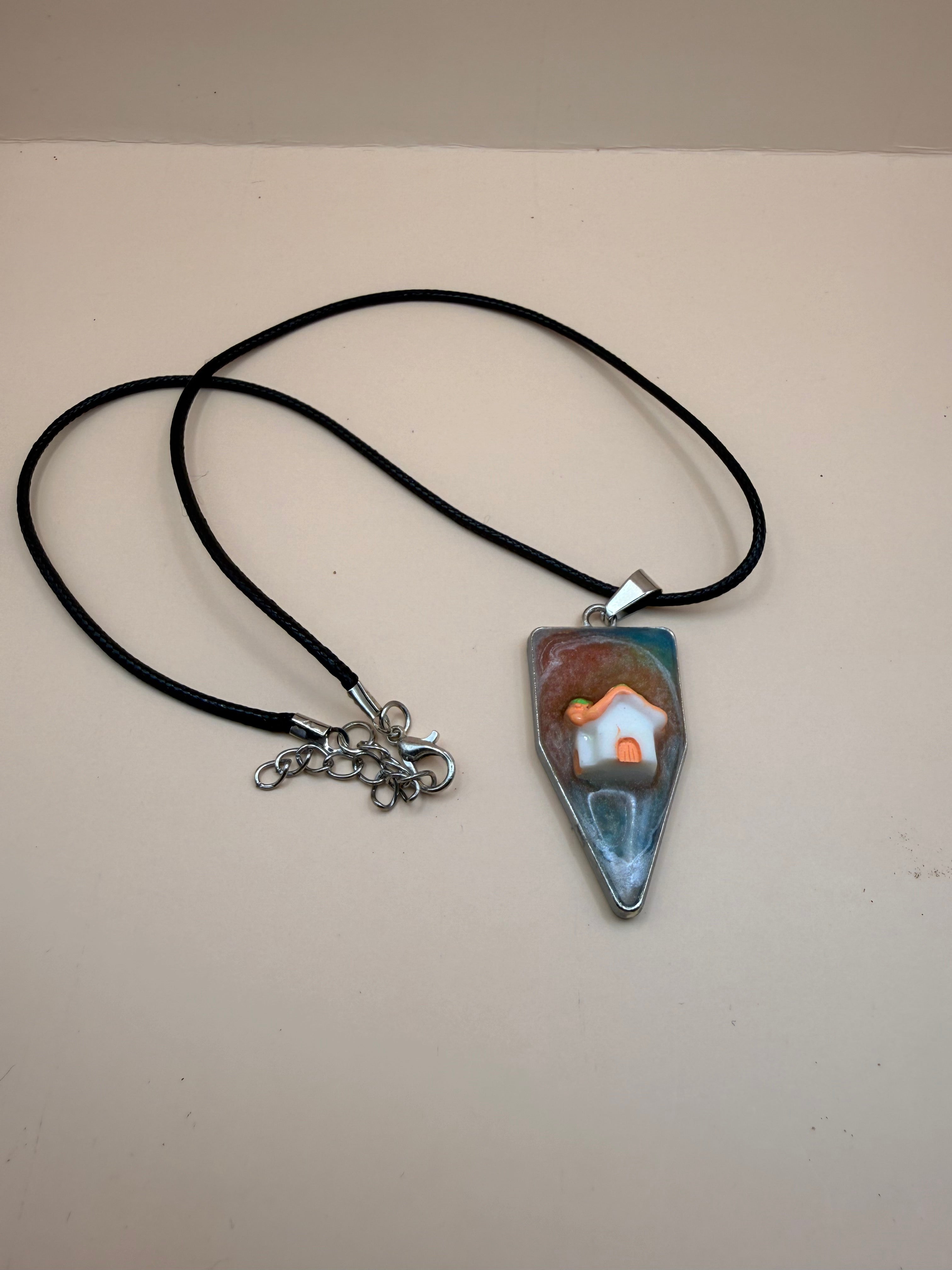 Een handgemaakte ketting van By Jaike. Een uniek en persoonlijk sieraad, met liefde gemaakt. Leuk voor jezelf of als origineel cadeautje.