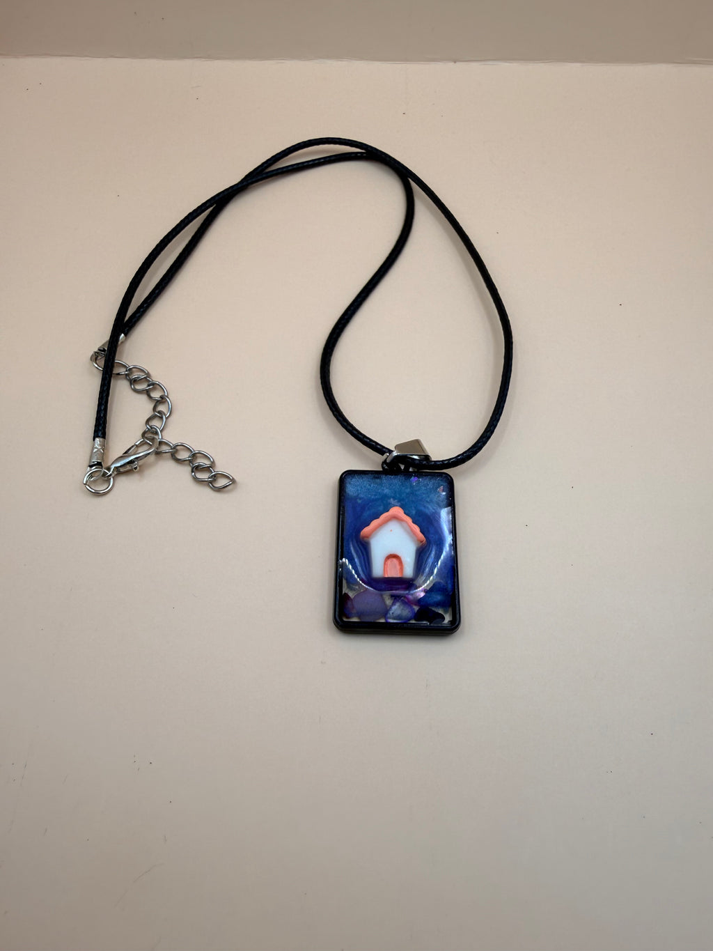 Een handgemaakte ketting van By Jaike. Een uniek en persoonlijk sieraad, met liefde gemaakt. Leuk voor jezelf of als origineel cadeautje.