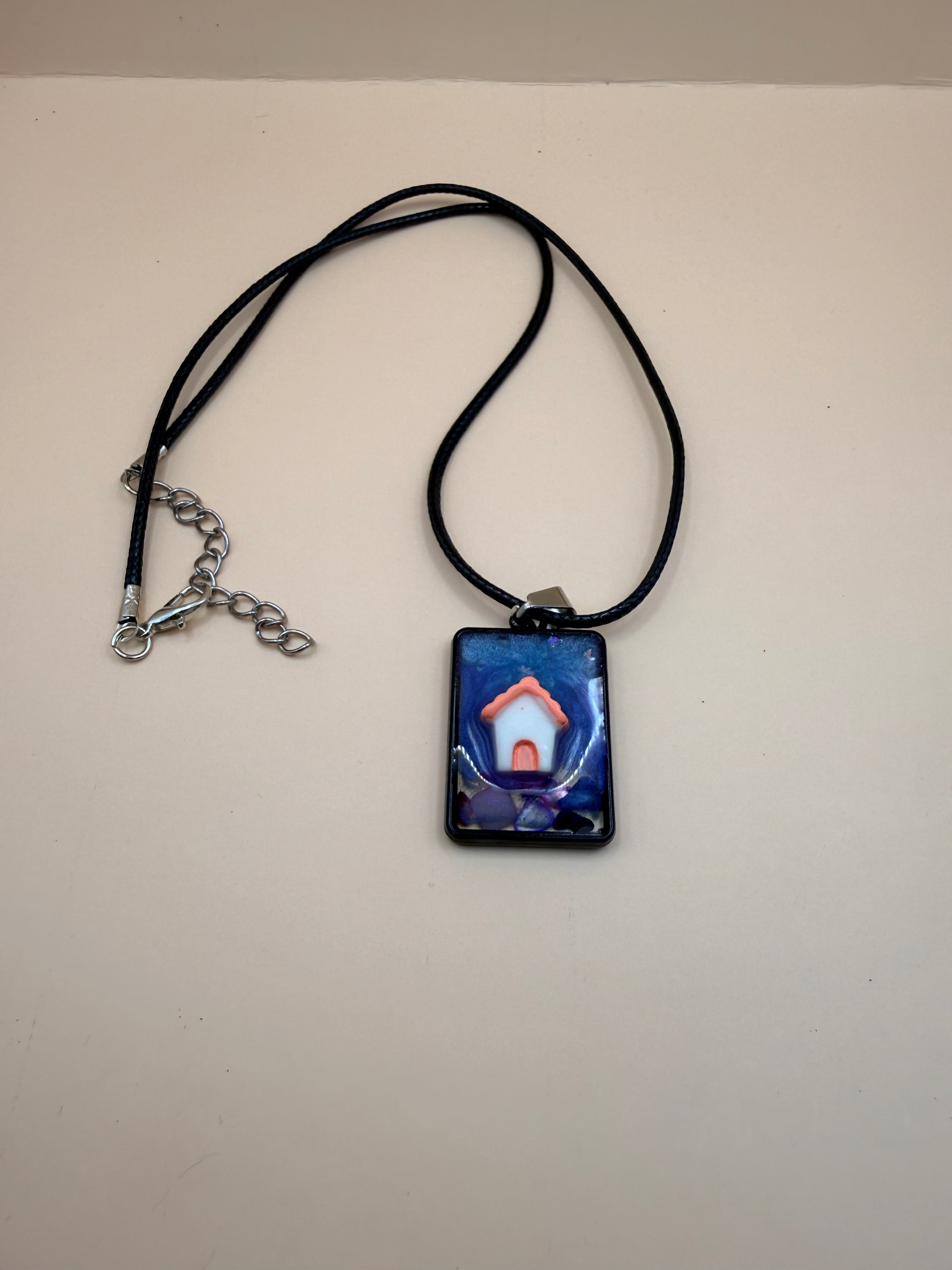 Een handgemaakte ketting van By Jaike. Een uniek en persoonlijk sieraad, met liefde gemaakt. Leuk voor jezelf of als origineel cadeautje.