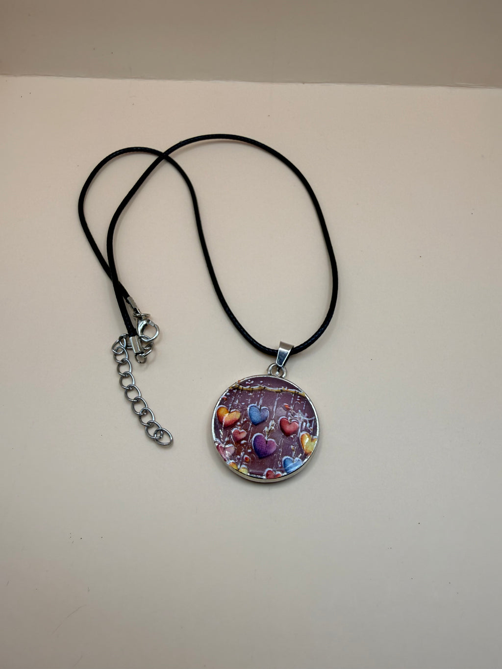 Een handgemaakte ketting van By Jaike. Een uniek en persoonlijk sieraad, met liefde gemaakt. Leuk voor jezelf of als origineel cadeautje.