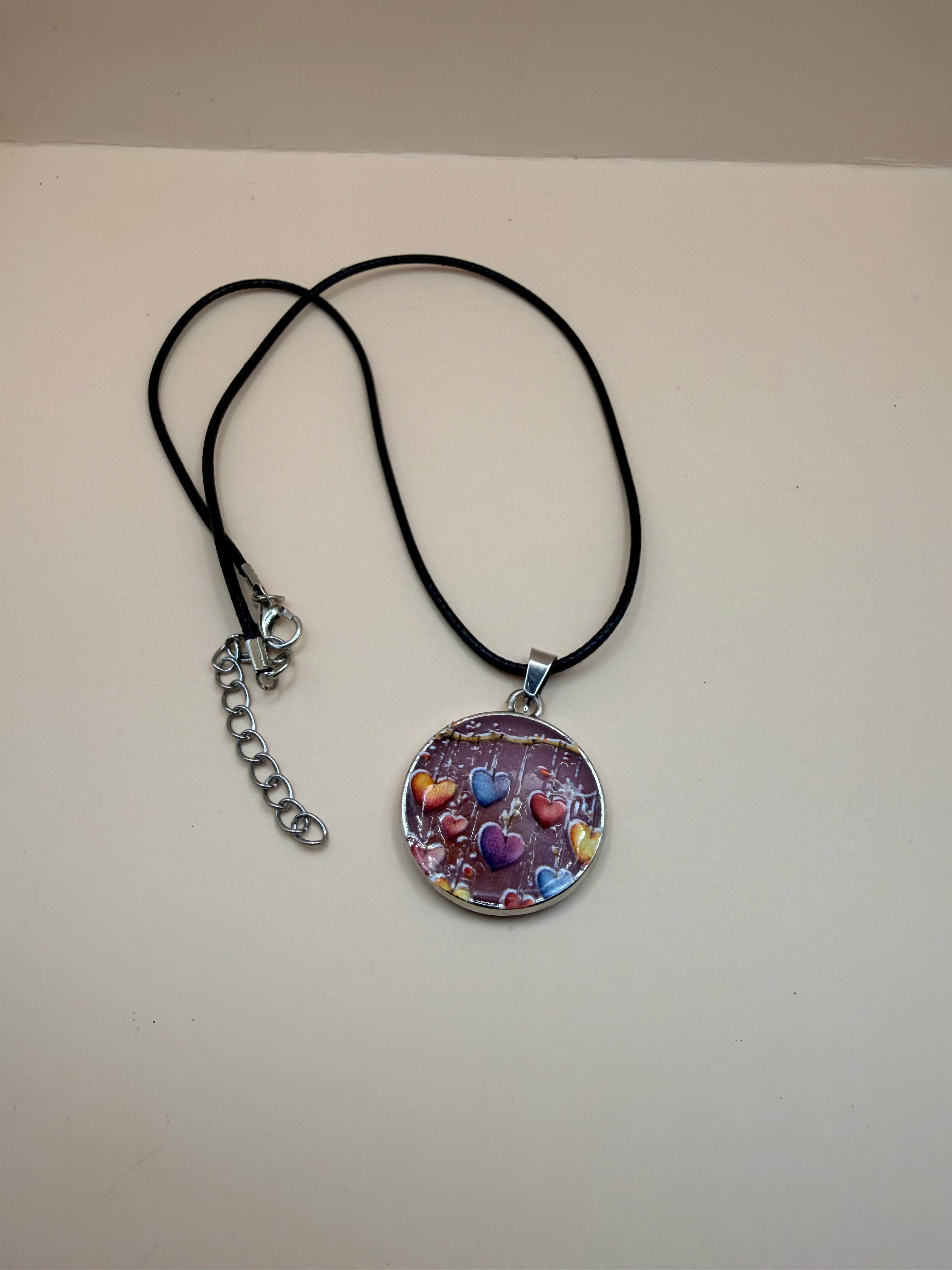 Een handgemaakte ketting van By Jaike. Een uniek en persoonlijk sieraad, met liefde gemaakt. Leuk voor jezelf of als origineel cadeautje.