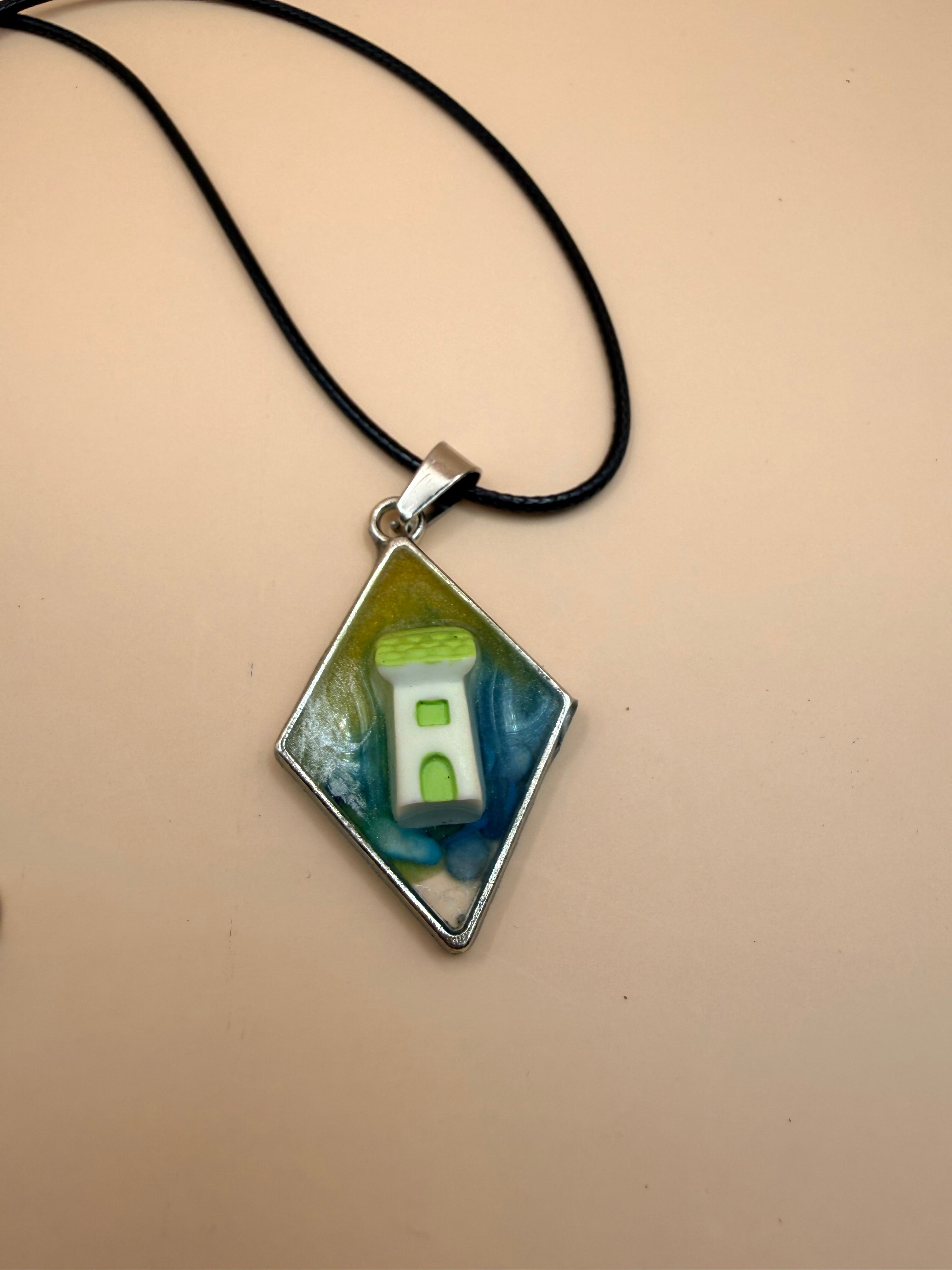 Een handgemaakte ketting van By Jaike. Een uniek en persoonlijk sieraad, met liefde gemaakt. Leuk voor jezelf of als origineel cadeautje.
