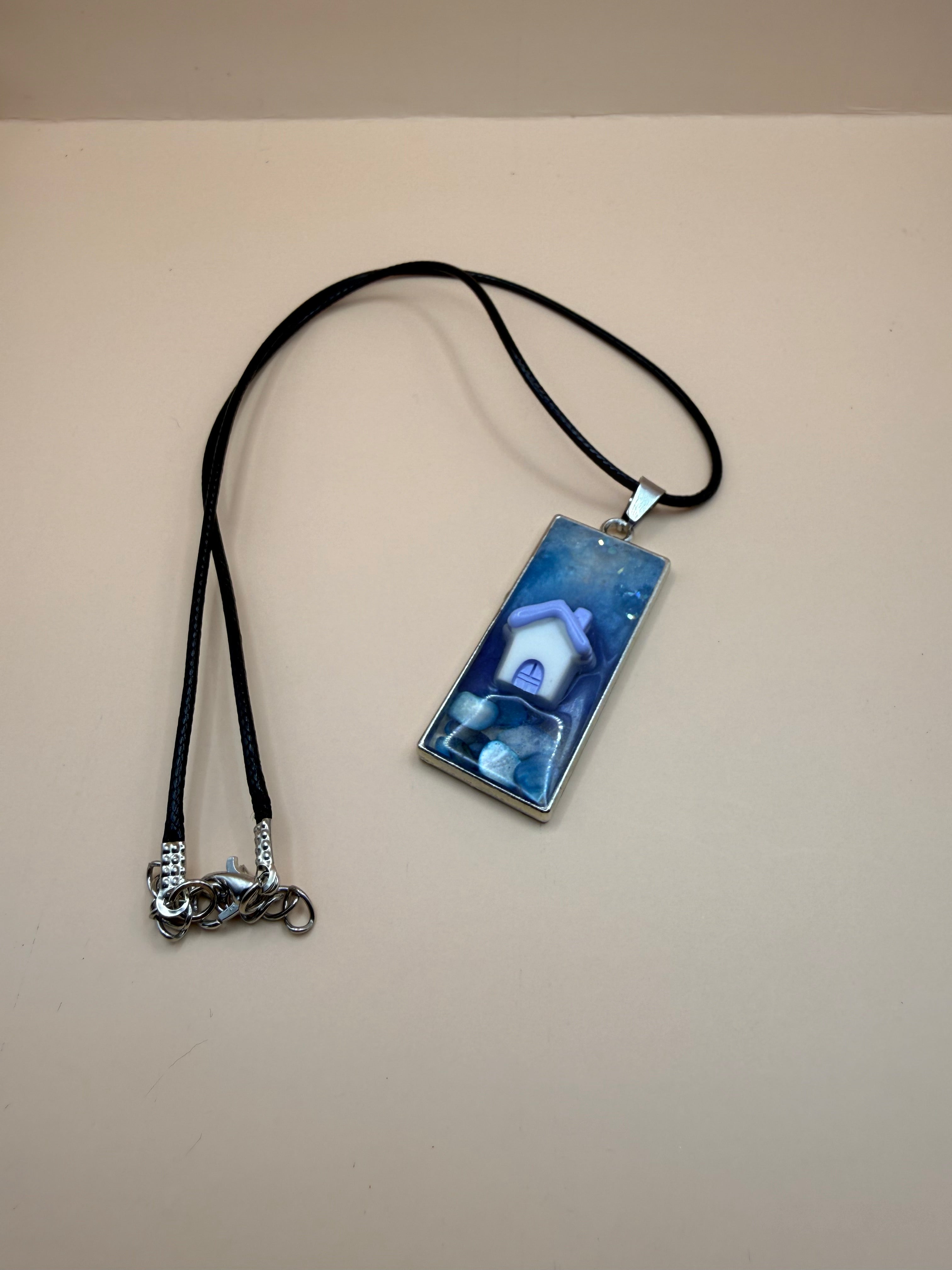 Een handgemaakte ketting van By Jaike. Een uniek en persoonlijk sieraad, met liefde gemaakt. Leuk voor jezelf of als origineel cadeautje.