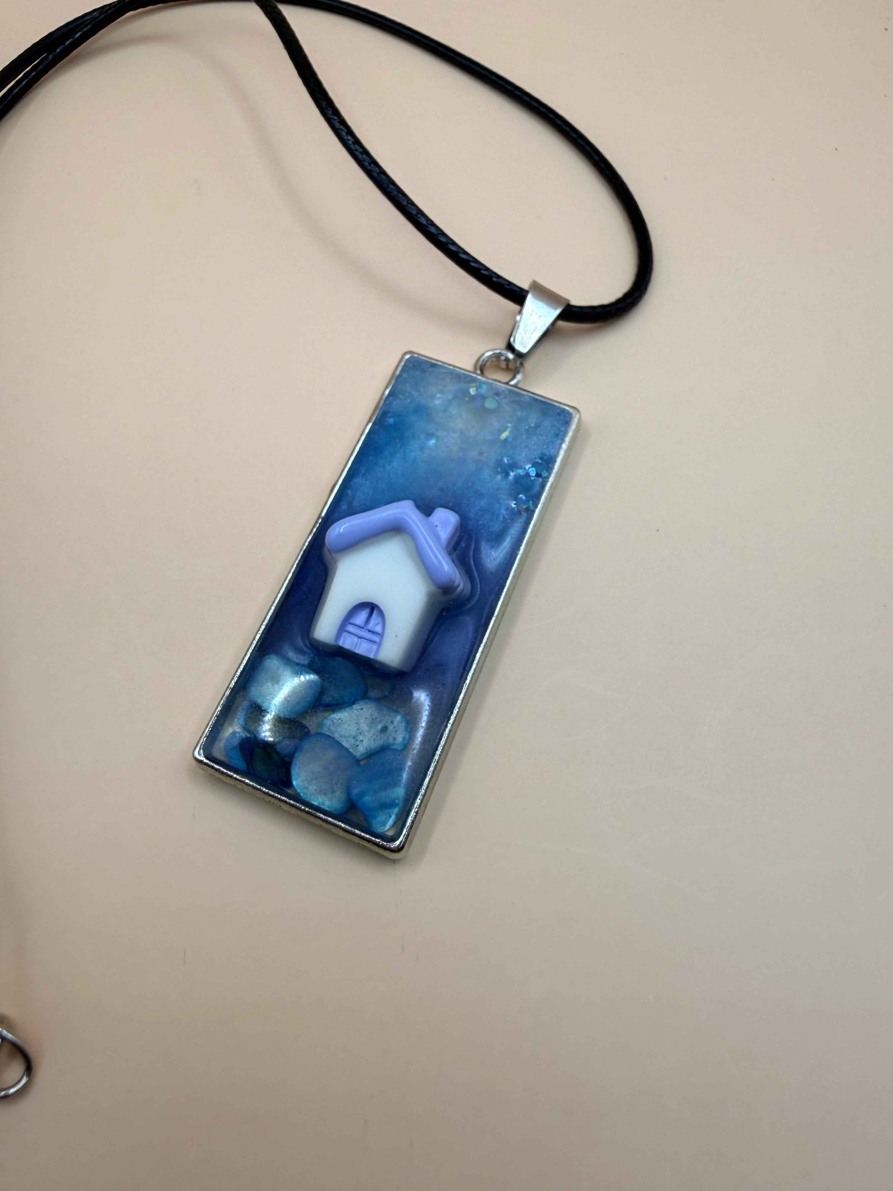 Een handgemaakte ketting van By Jaike. Een uniek en persoonlijk sieraad, met liefde gemaakt. Leuk voor jezelf of als origineel cadeautje.