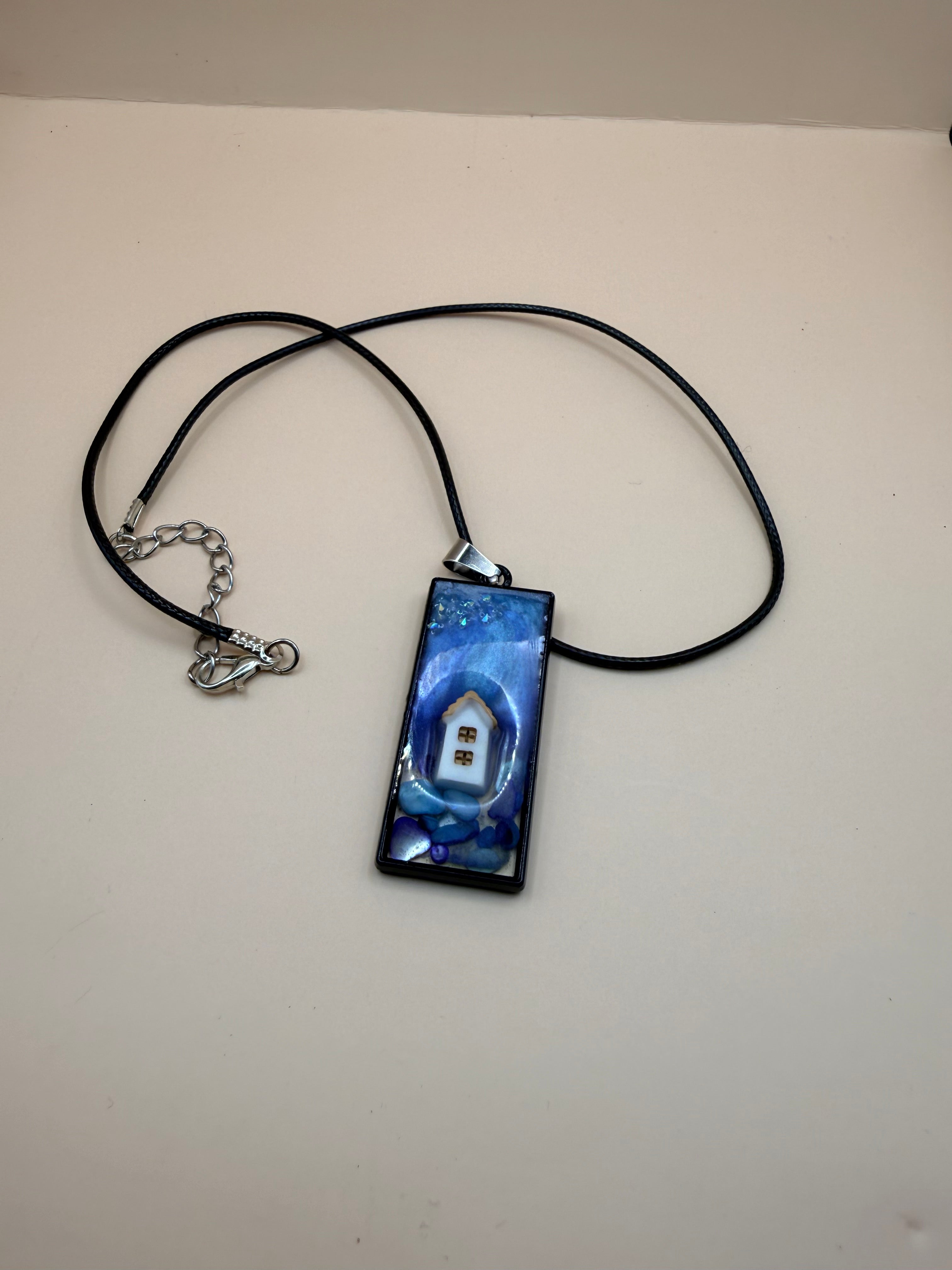 Een handgemaakte ketting van By Jaike. Een uniek en persoonlijk sieraad, met liefde gemaakt. Leuk voor jezelf of als origineel cadeautje.