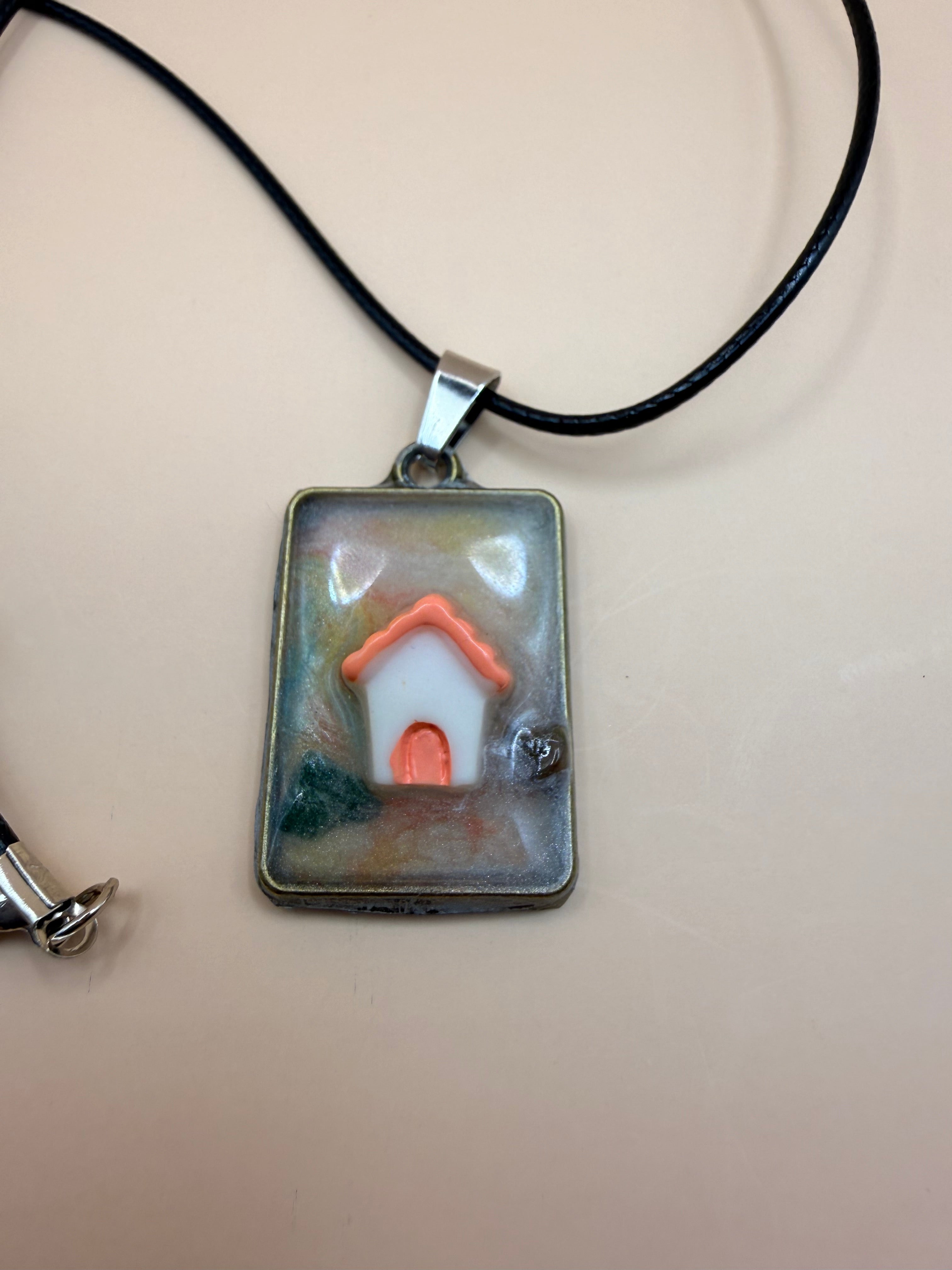 Een handgemaakte ketting van By Jaike. Een uniek en persoonlijk sieraad, met liefde gemaakt. Leuk voor jezelf of als origineel cadeautje.