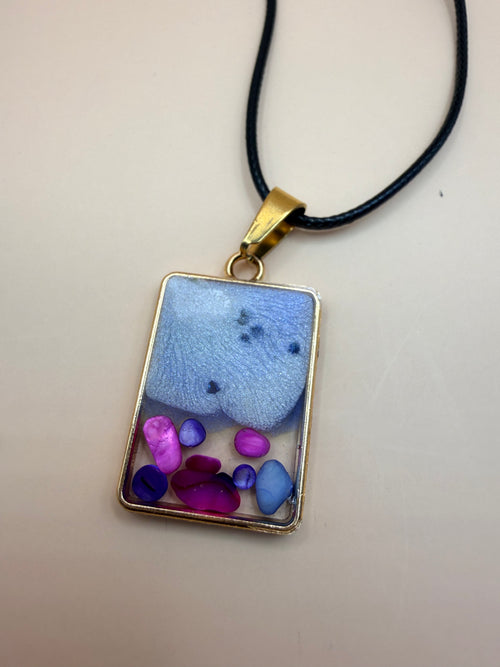 Een handgemaakte ketting van By Jaike. Een uniek en persoonlijk sieraad, met liefde gemaakt. Leuk voor jezelf of als origineel cadeautje.