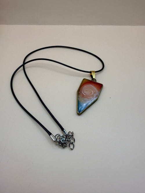 Een handgemaakte ketting van By Jaike. Een uniek en persoonlijk sieraad, met liefde gemaakt. Leuk voor jezelf of als origineel cadeautje.