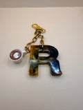 Gepersonaliseerde sleutelhanger met letter en bedeltje | By Jaike